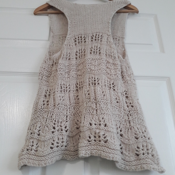 Top - Picture 2 of 8